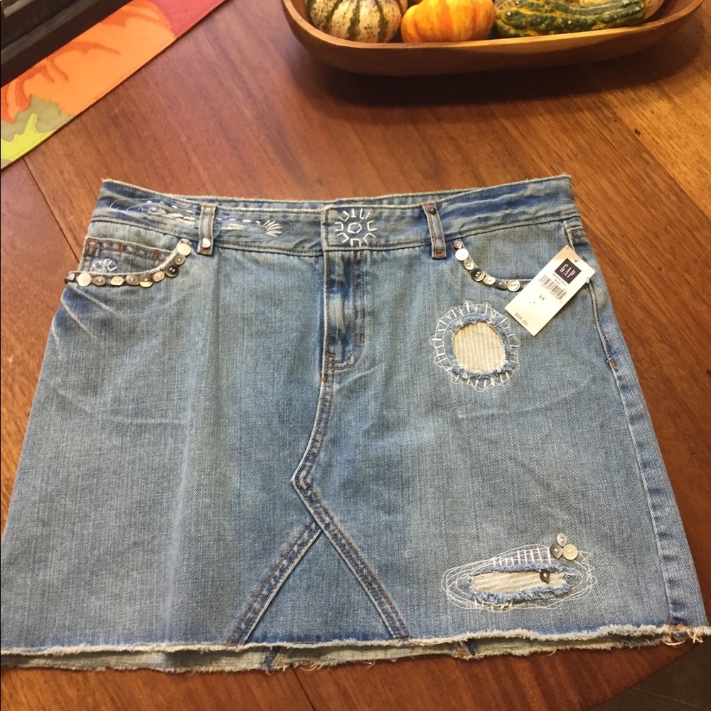 Y2K Gap distressed denim mini
